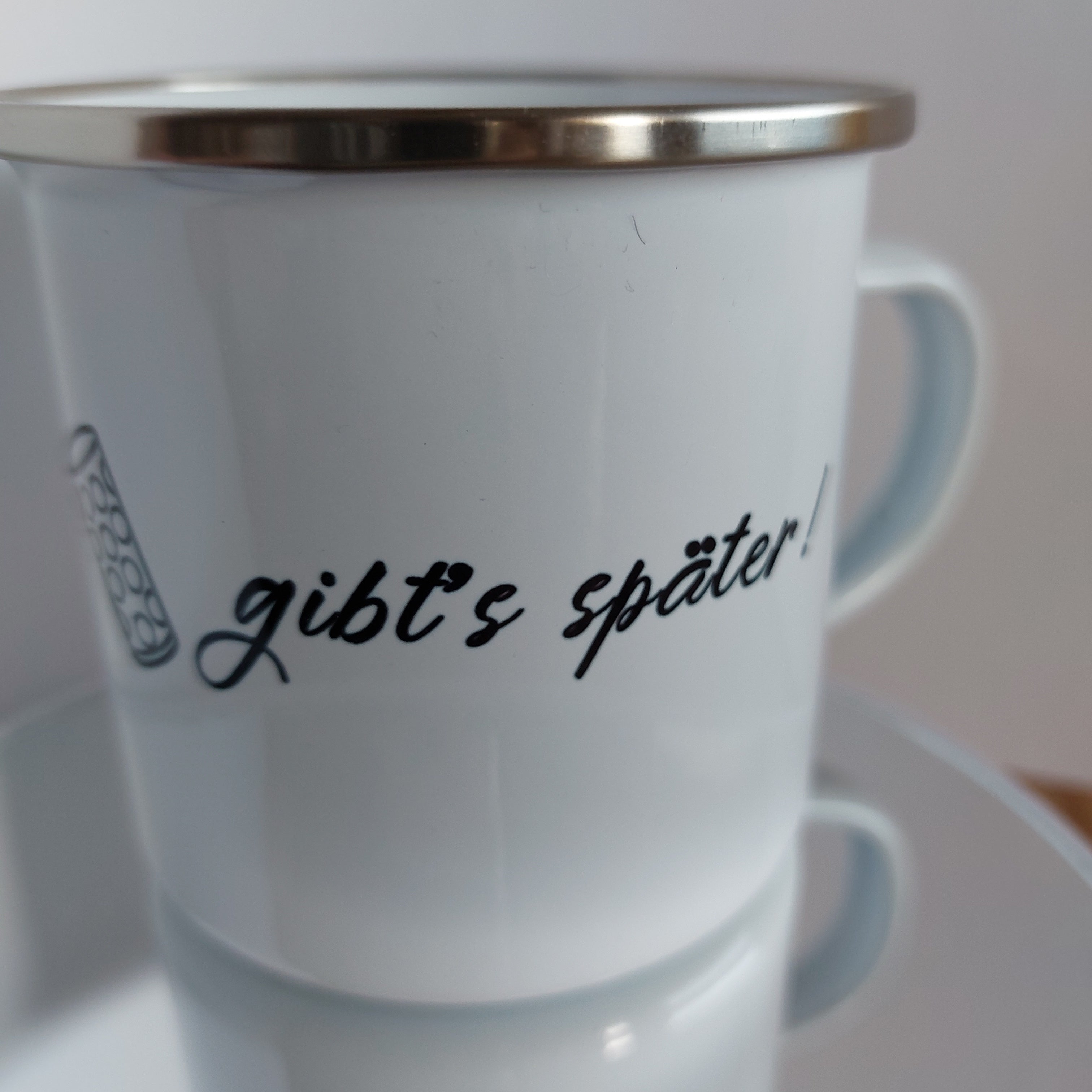Emaille Tasse "Schorle gibt's später"