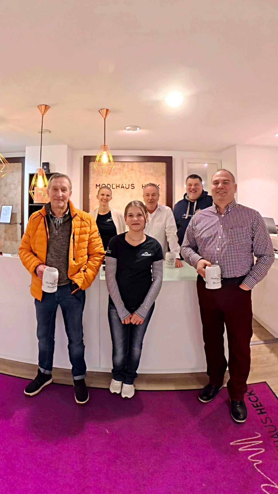 Übergabe der Kerchemer Bierkrüge