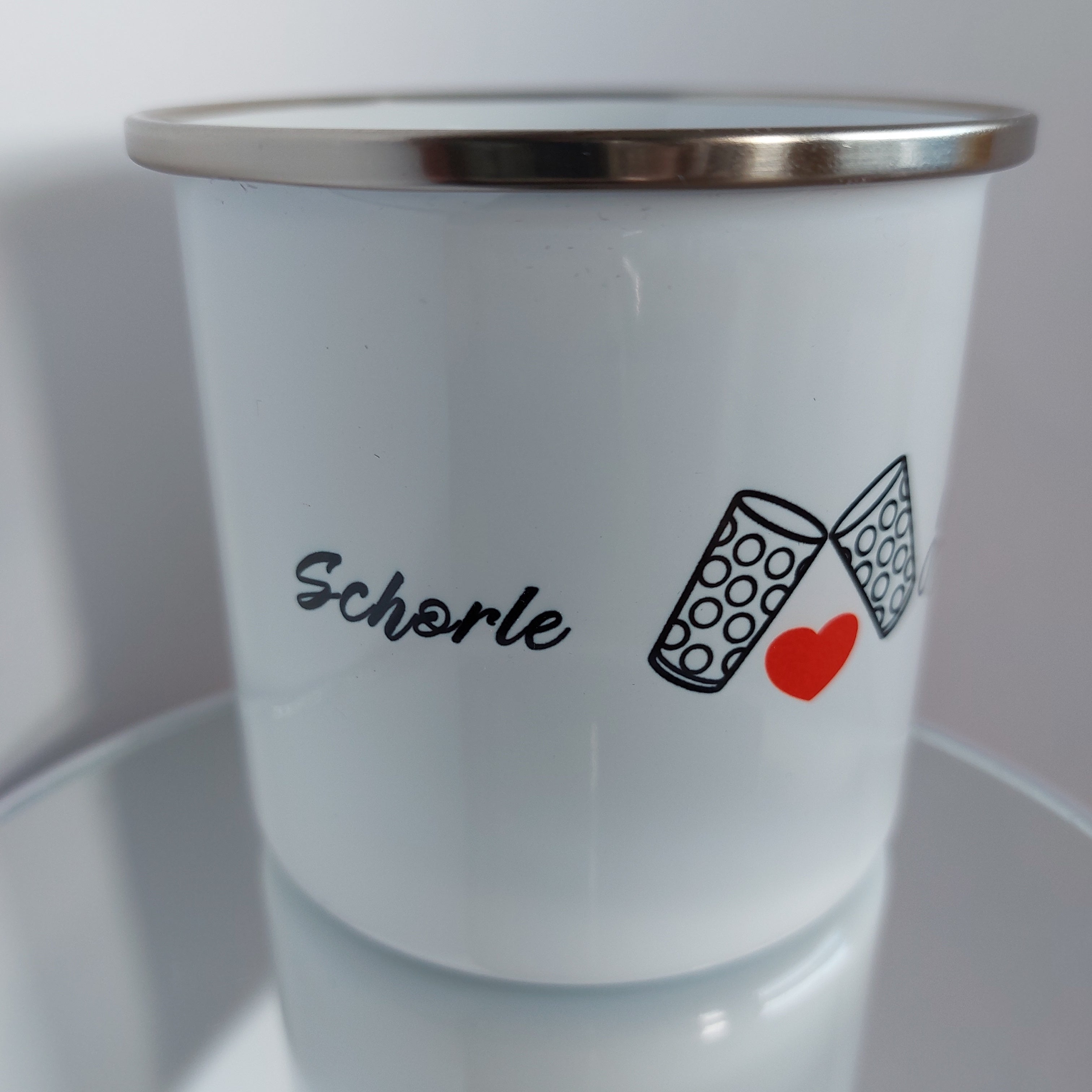 Emaille Tasse "Schorle gibt's später" mit Herz