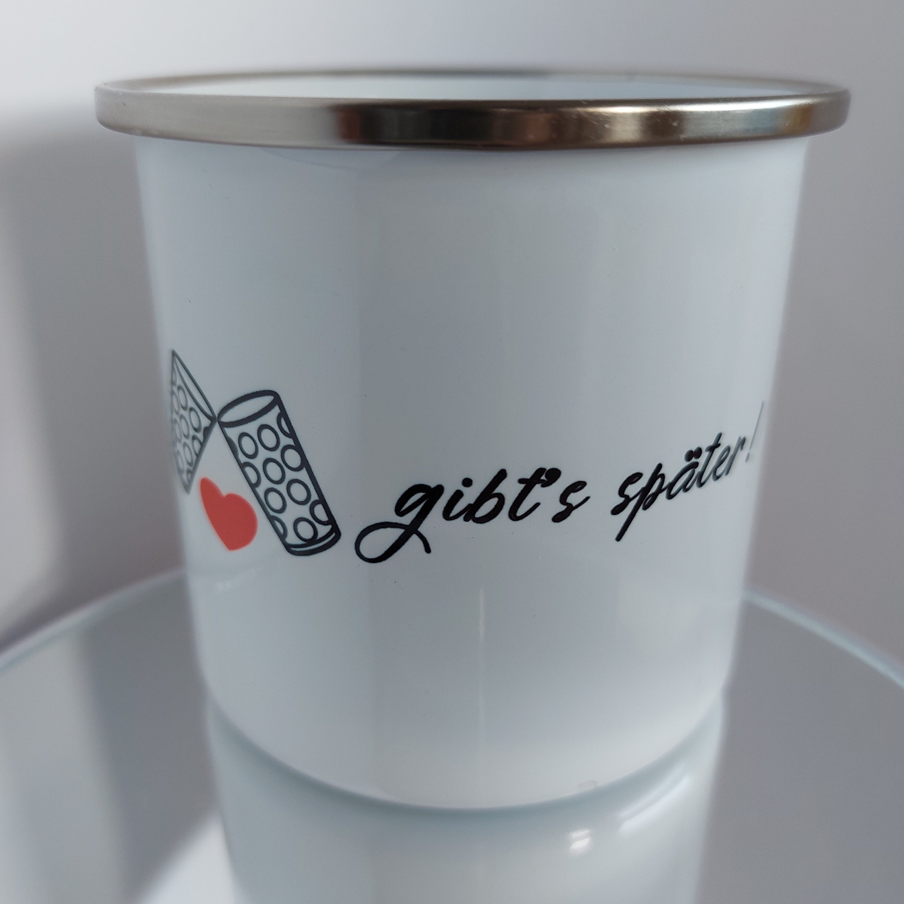 Emaille Tasse "Schorle gibt's später" mit Herz